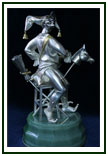 Серебрянная шахматная фигура Конь