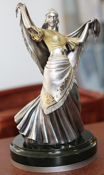 серебряная скульптура Цыганка Танец